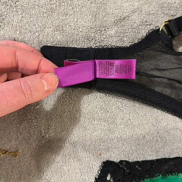 L’AGENT Brigit black and green lace lingerie set - Picture 9 of 11